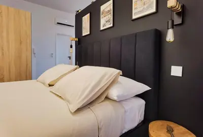 a bedroom with a bed with white sheets and pillows at Ninho 424 in Porto