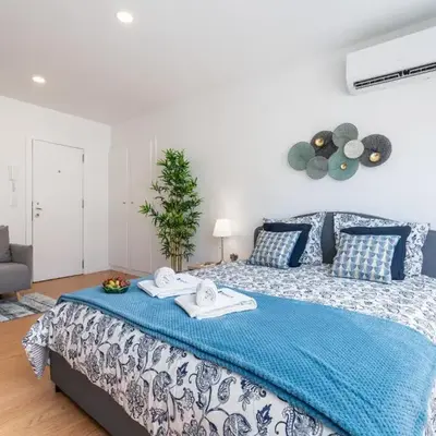 Host Wise - Comfy Sunny Flat - Prime Location