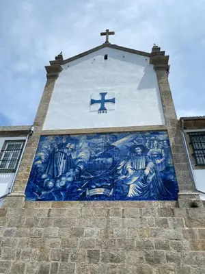 a mural on the side of a building with a cross at Fabrica Apart in Porto