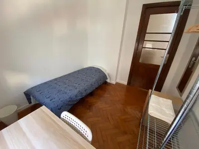 a small room with a bed in the corner at BREINER 54 in Porto