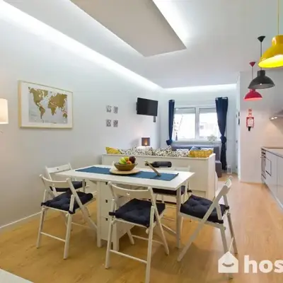 Host Wise - Comfortable Stunning Flats - City Center