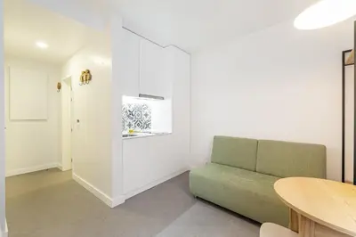 a living room with a green couch and a table at Soho Porto in Porto