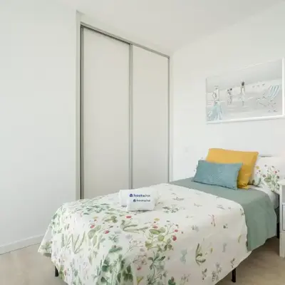 Host Wise - Peaceful Sunny Flat - Ace Location