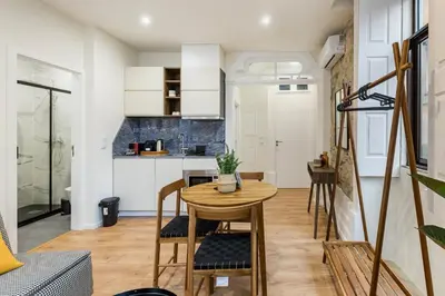 a kitchen and dining room with a table and chairs at GuestReady - Caldeireiros Studios in Porto