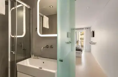 a bathroom with a tub and a sink and a mirror at Cozy Studio city center in Porto