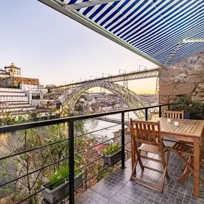 Panoramic River View Downtown With Terrace