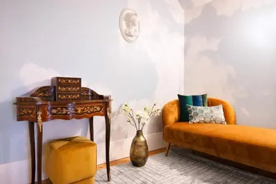 a room with a bed and a table and a chair at Cardosas Gem - Historic ap 1F in Porto