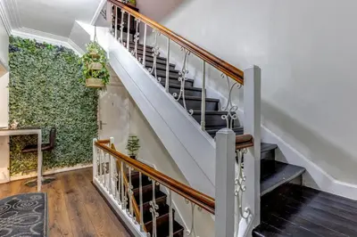 a green carpeted staircase with a green floor at Quiet Point in Porto