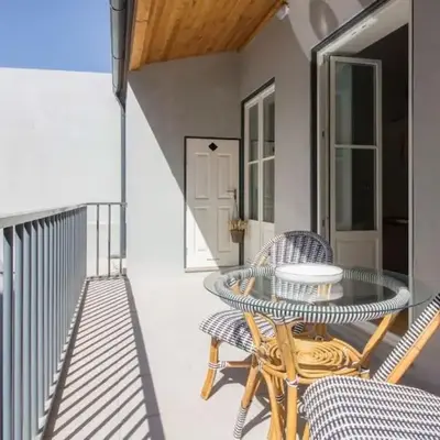 157 Flores Apartment