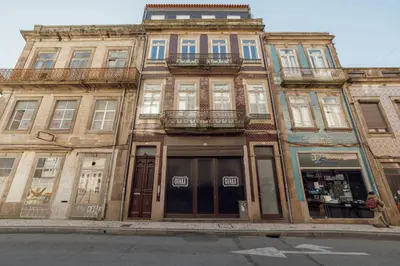 an old building on the corner of a street at Formosa Deluxe by Hosty in Porto