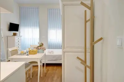 a room with a table and a room with a bed at Porto Bello - Apartamento -1 in Porto