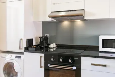 a kitchen with a stove and a microwave at BO - Fernandes Tomás in Porto