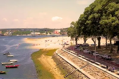 a beach with boats and people on the water at Gulbenkian 39 in Vila Nova de Gaia