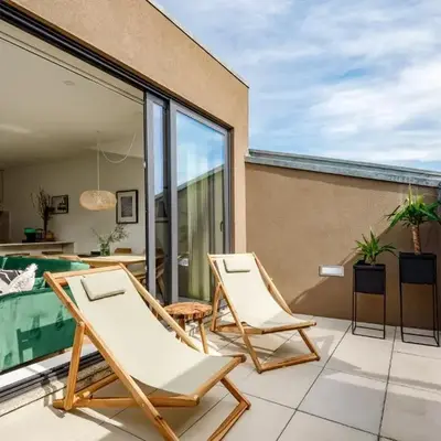 Lovely 2-bed in the city centre with a sunny balcony