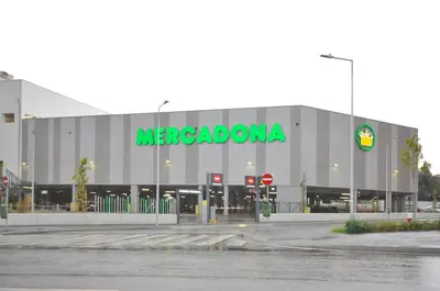 a meagherolis building with a sign on the side of it at Lips Friendship Shelter in Porto