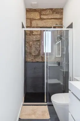 a bathroom with a shower with a toilet and a sink at Studio para 4 pessoas no Porto in Porto