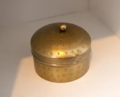 a gold container sitting on top of a table at C&P Bolhão Downtown Studio in Porto