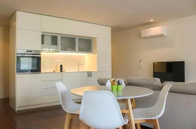 a kitchen and a table and chairs in a room at Bombarda 250 E in Porto