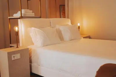 a white bed with white pillows in a room at Domum 4 in Porto