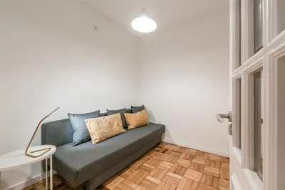 a living room with a couch in a room at GuestReady - Hospitality Atrium - Leite Residence in Vila Nova de Gaia