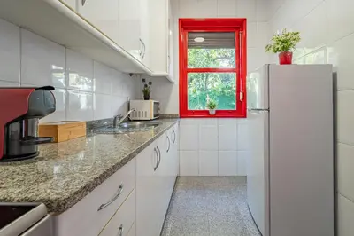 a bedroom with a bed with a lamp and a window at Patio House - 2 Bedroom flat - Pet Friendly in Porto