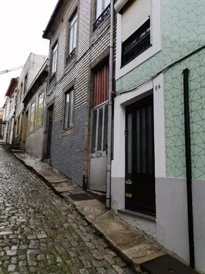 an empty alley with a building and a door at Casa Cadu - Porto in Porto