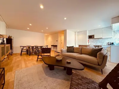 a living room with a couch and a table at Paraíso P in Porto