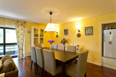 a dining room with a table and chairs at VIVA Belos Ares in Porto