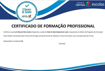 a screenshot of the critida de foraminota professional website at Lulapartment III in Porto