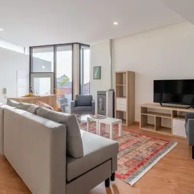 Host Wise - Bright and Cozy House with Dom Luís Bridge View