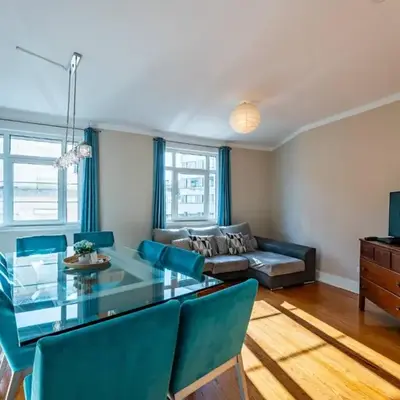 Large and Charming Apartment Downtown