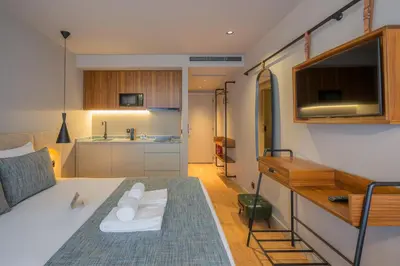 a small room with a bed and a kitchen at Carpe Diem Porto By Dualgroup in Porto