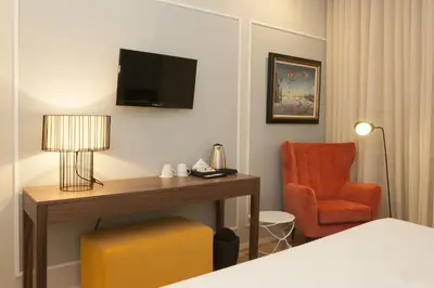a hotel room with a desk and a chair at In Porto Gallery Guesthouse in Porto