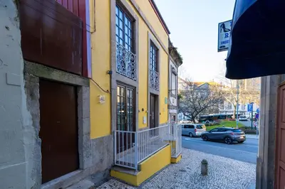 a yellow building on the side of a street at Trindade Trendy Studio 15 in Porto