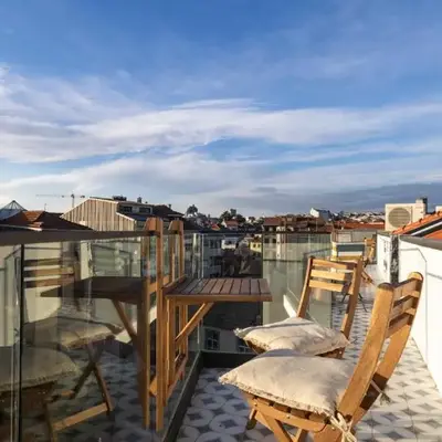 New 3BR w Rooftop & Balcony Views by LovelyStay