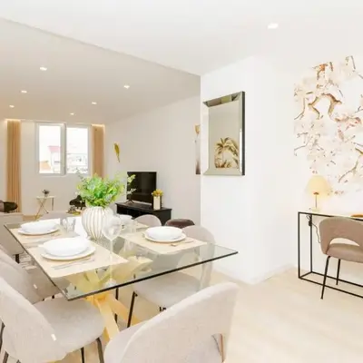 Spacious and modern flat with AC 1 min from metro