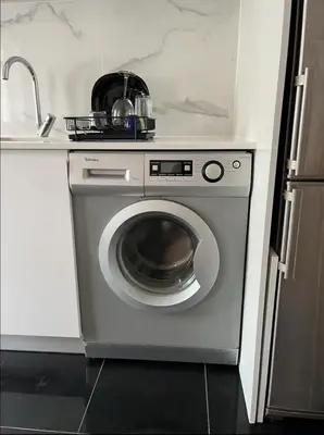 a washing machine in a kitchen with a sink at Apartamento centro histórico Porto in Porto