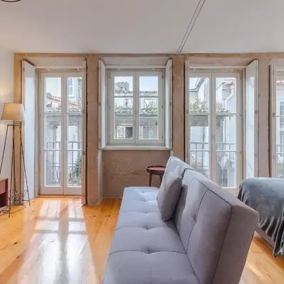 Modern studio in Porto with balcony