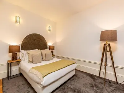 a bedroom with a bed and two lamps and a tripod at Modern Porto studio with essential amenities in Porto