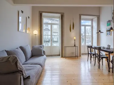a living room with a couch and a table at Charming apartment with convenient city access in Porto