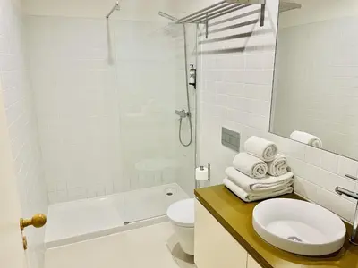 a bathroom with a toilet and a sink and a shower at Charming studio, ideal for smaller groups in Porto