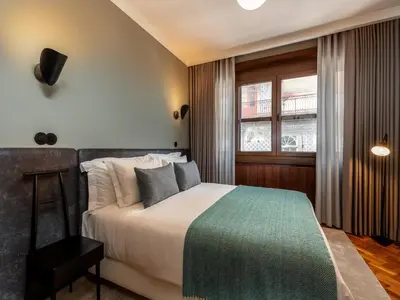 a bedroom with a bed and a window at Spacious family apartment in Porto in Porto