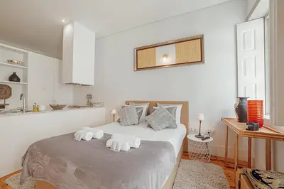 a bedroom with a bed with towels on it at Flores Premium by Hosty in Porto