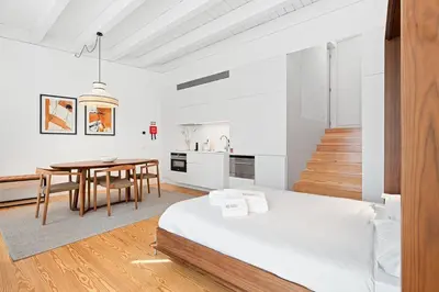 a white room with a table and a bed at GuestReady - D. Hugo Boutique Hotel B&B in Porto