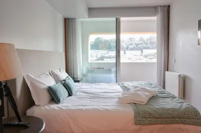 a bedroom with a large bed with a window at Refúgio Douro à Vista in Porto