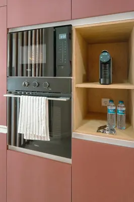 a microwave oven in a cabinet with a towel at The Cale - Porto, Firmeza 1 in Porto