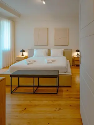 a bedroom with a large white bed in a room at The Cale - Porto, Firmeza 2 in Porto