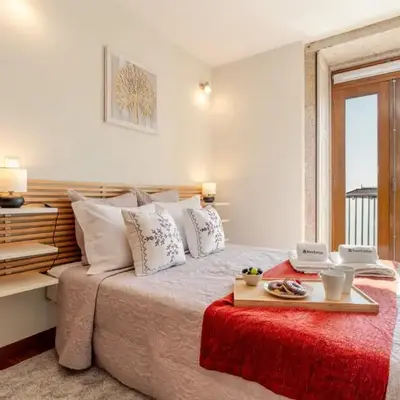 HostWise - Stylish Flat with Balcony