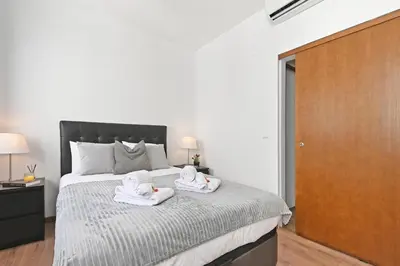 a bedroom with two towels on a bed at Casa do Palácio 16 e 17 in Porto