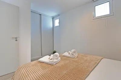a bedroom with a bed with white towels on it at Crystal Palace House - D19 in Porto